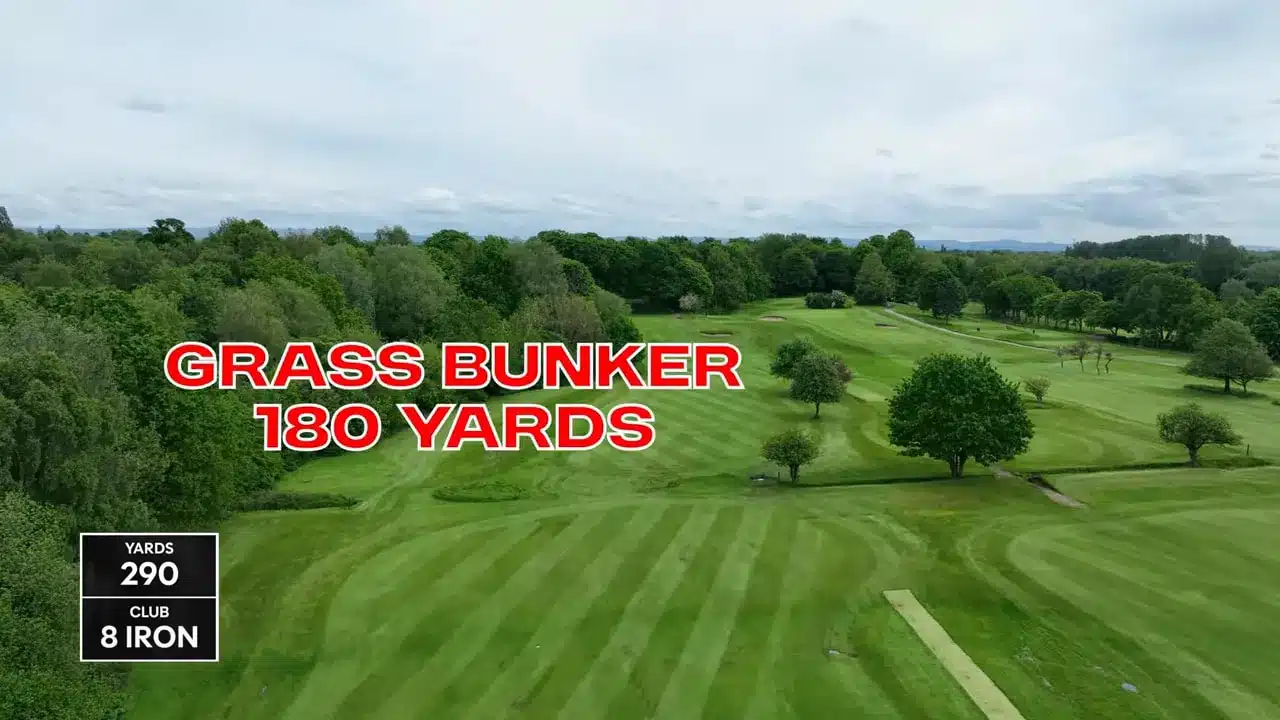 Unter 90 spielen: Warum 135 Meter vom Tee völlig reichen können 2 Luftaufnahme eines Golflochs mit eingeblendeter Distanz zu einem Grasbunker